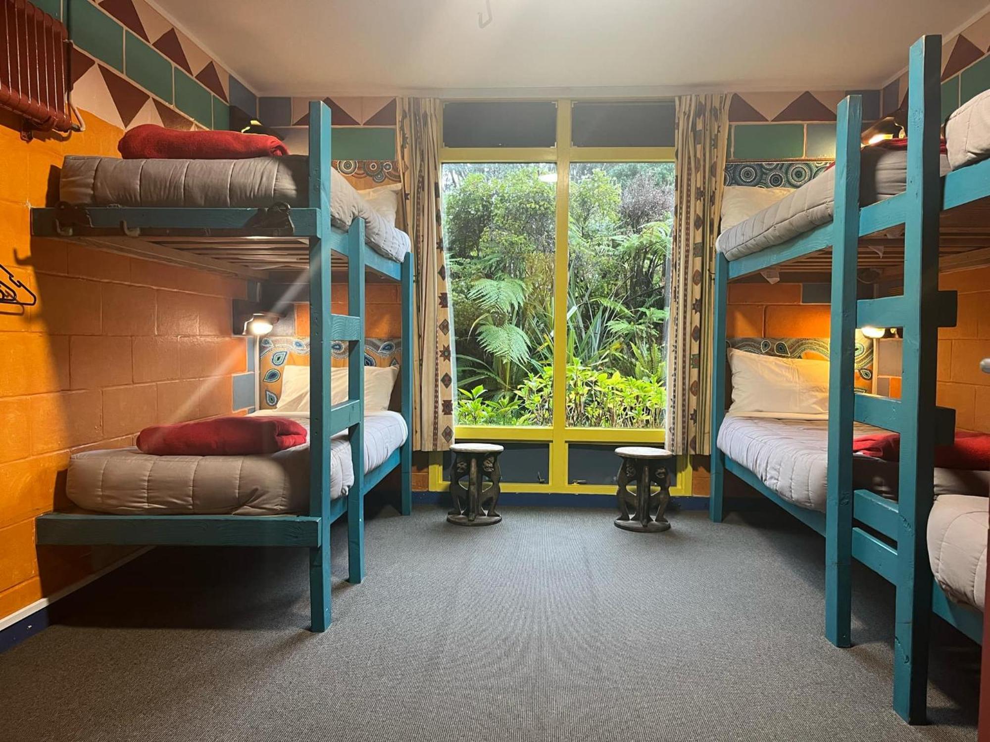 โกลบอล วิลเลจ ทราเวลเลอร์ ลอดจ์ Hostel เกรย์เมาท์ ภายนอก รูปภาพ A typical dorm room at a hostel