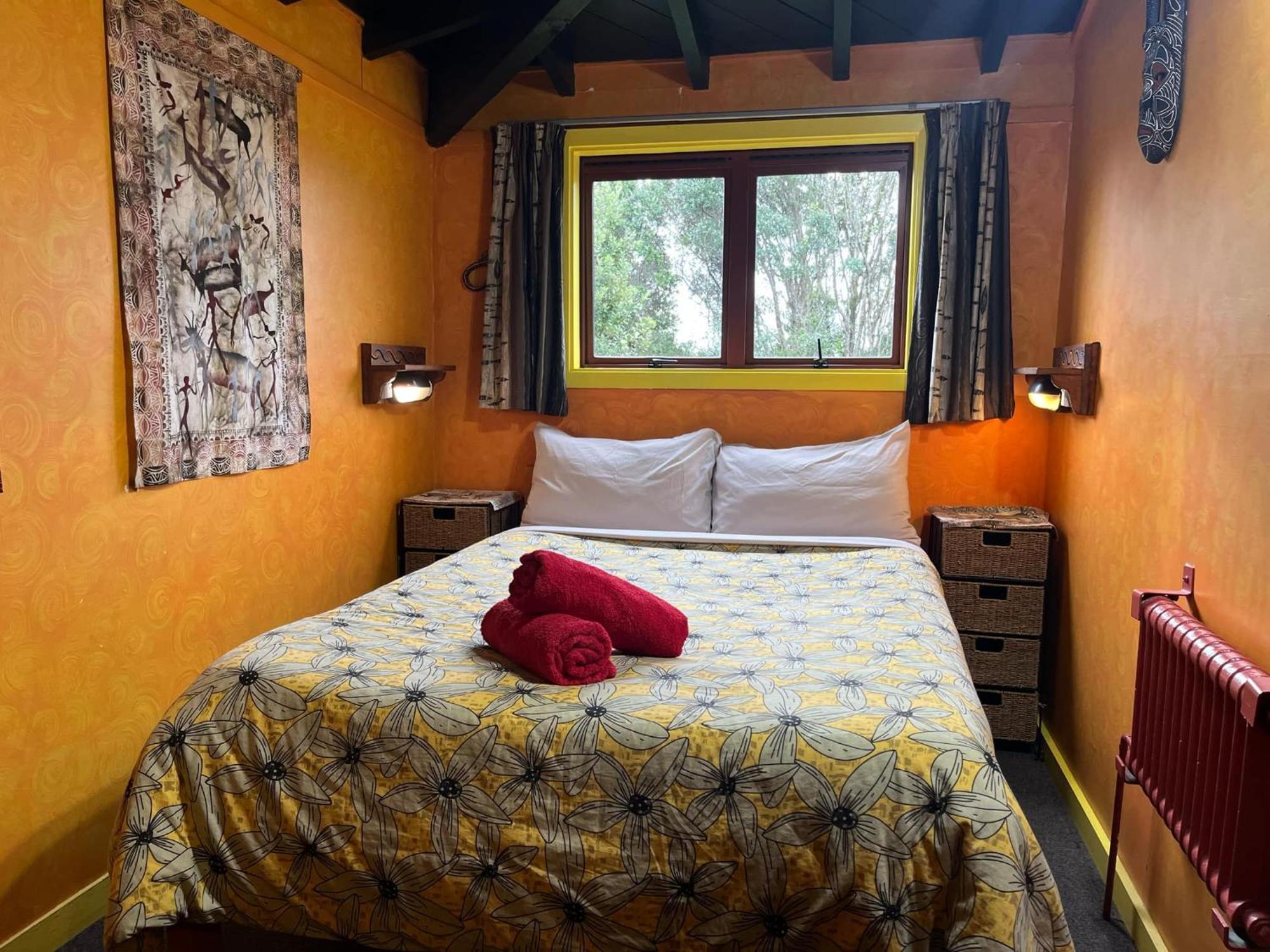 โกลบอล วิลเลจ ทราเวลเลอร์ ลอดจ์ Hostel เกรย์เมาท์ ภายนอก รูปภาพ The bedroom of the Treehouse