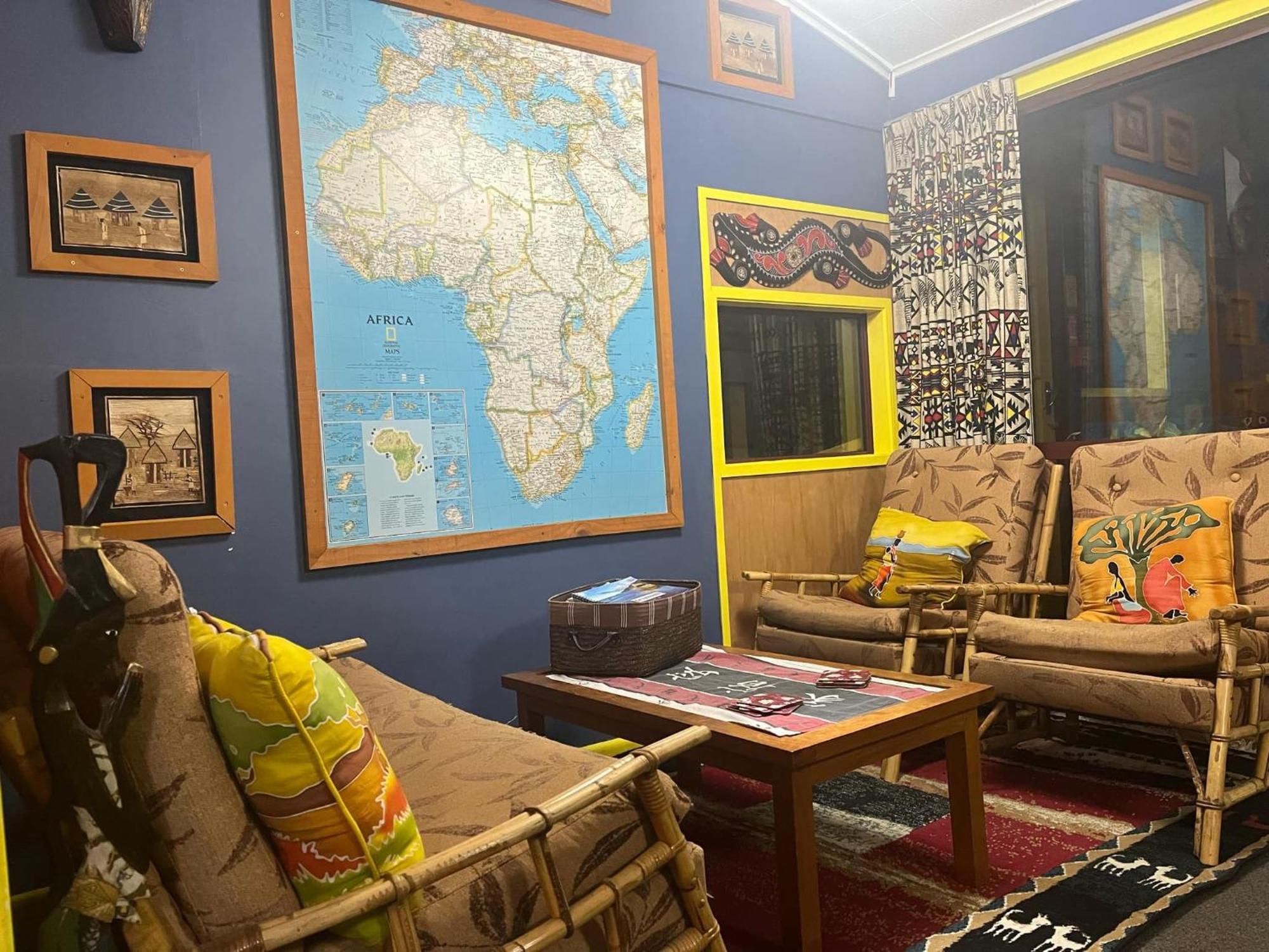 โกลบอล วิลเลจ ทราเวลเลอร์ ลอดจ์ Hostel เกรย์เมาท์ ภายนอก รูปภาพ The interior of the African House