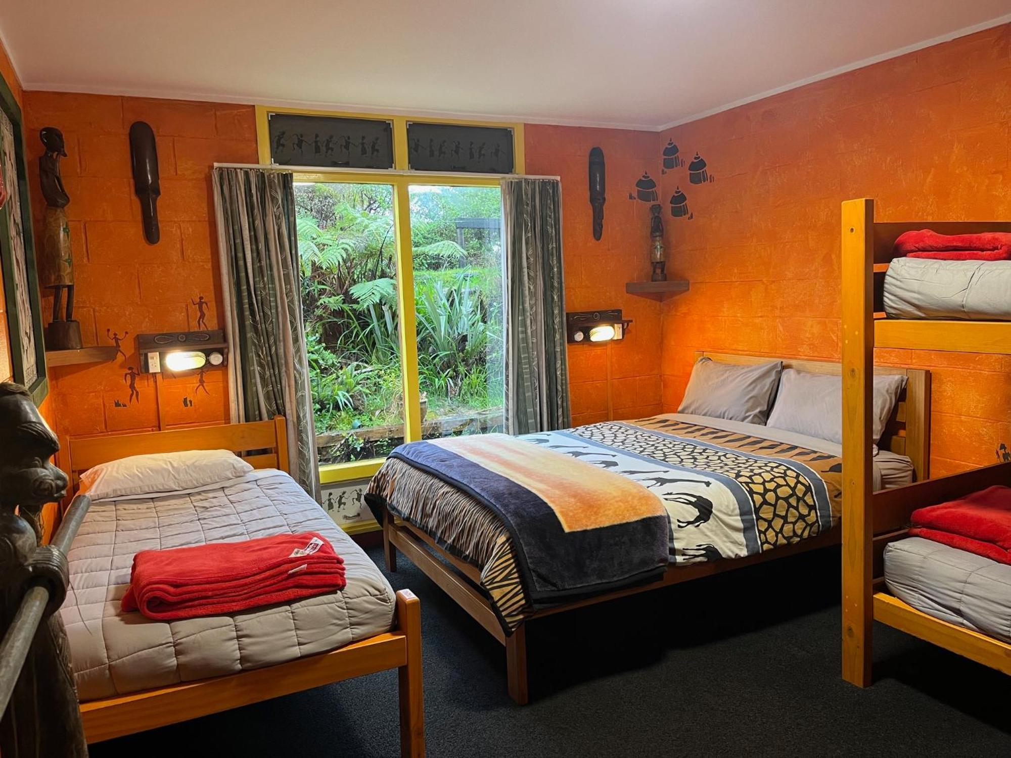 โกลบอล วิลเลจ ทราเวลเลอร์ ลอดจ์ Hostel เกรย์เมาท์ ภายนอก รูปภาพ A typical room at the lodge