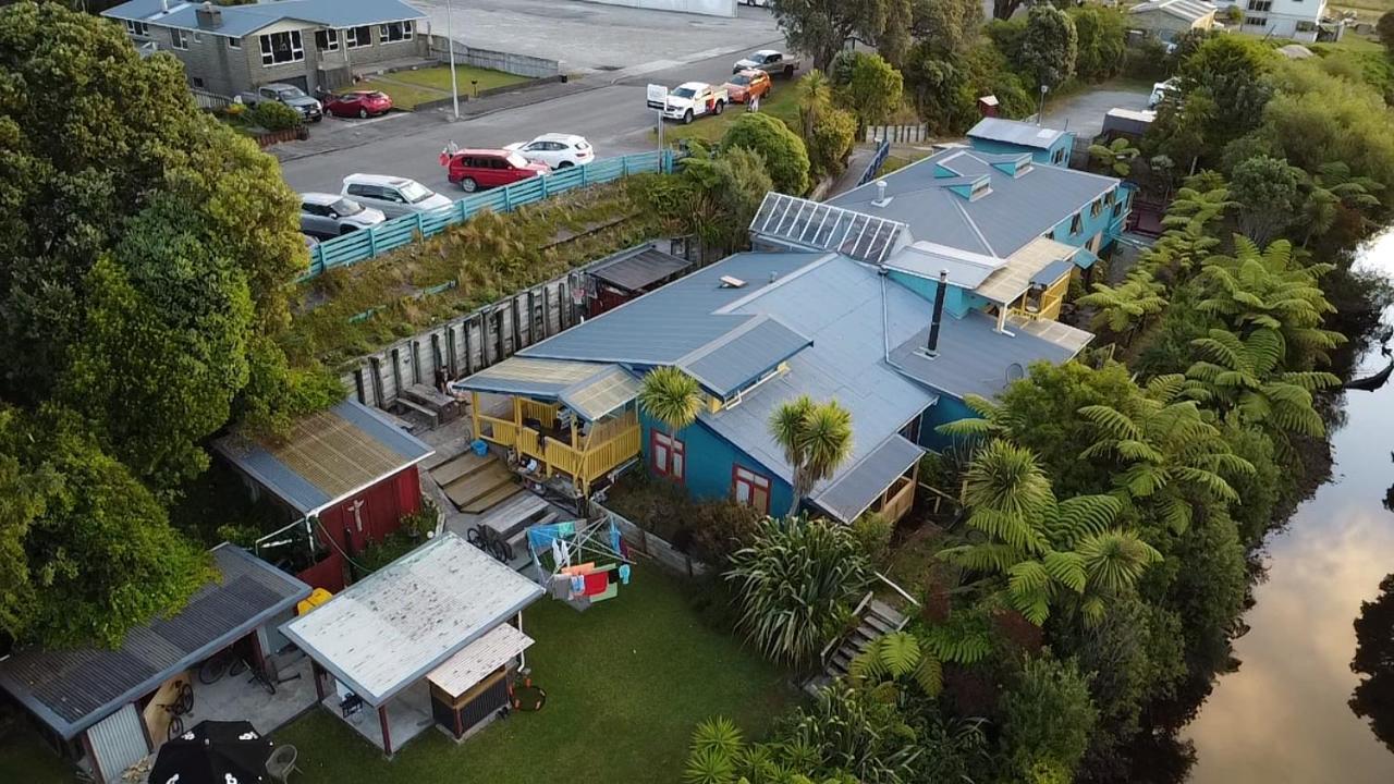 โกลบอล วิลเลจ ทราเวลเลอร์ ลอดจ์ Hostel เกรย์เมาท์ ภายนอก รูปภาพ Aerial view of the school