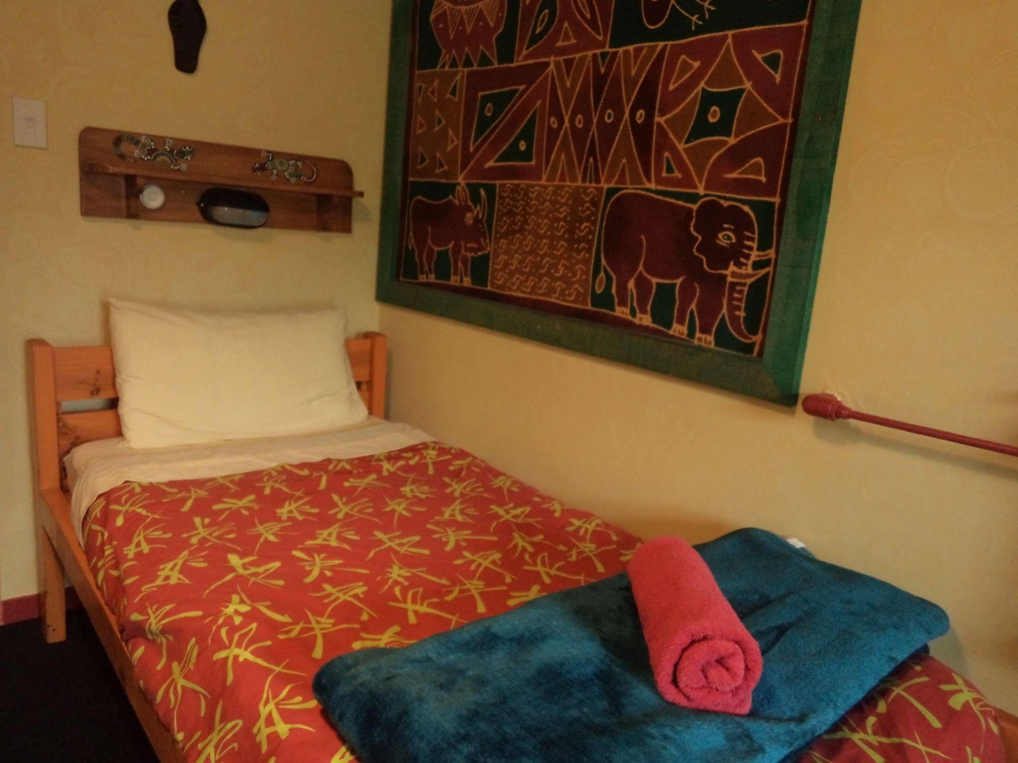 โกลบอล วิลเลจ ทราเวลเลอร์ ลอดจ์ Hostel เกรย์เมาท์ ภายนอก รูปภาพ A single bed