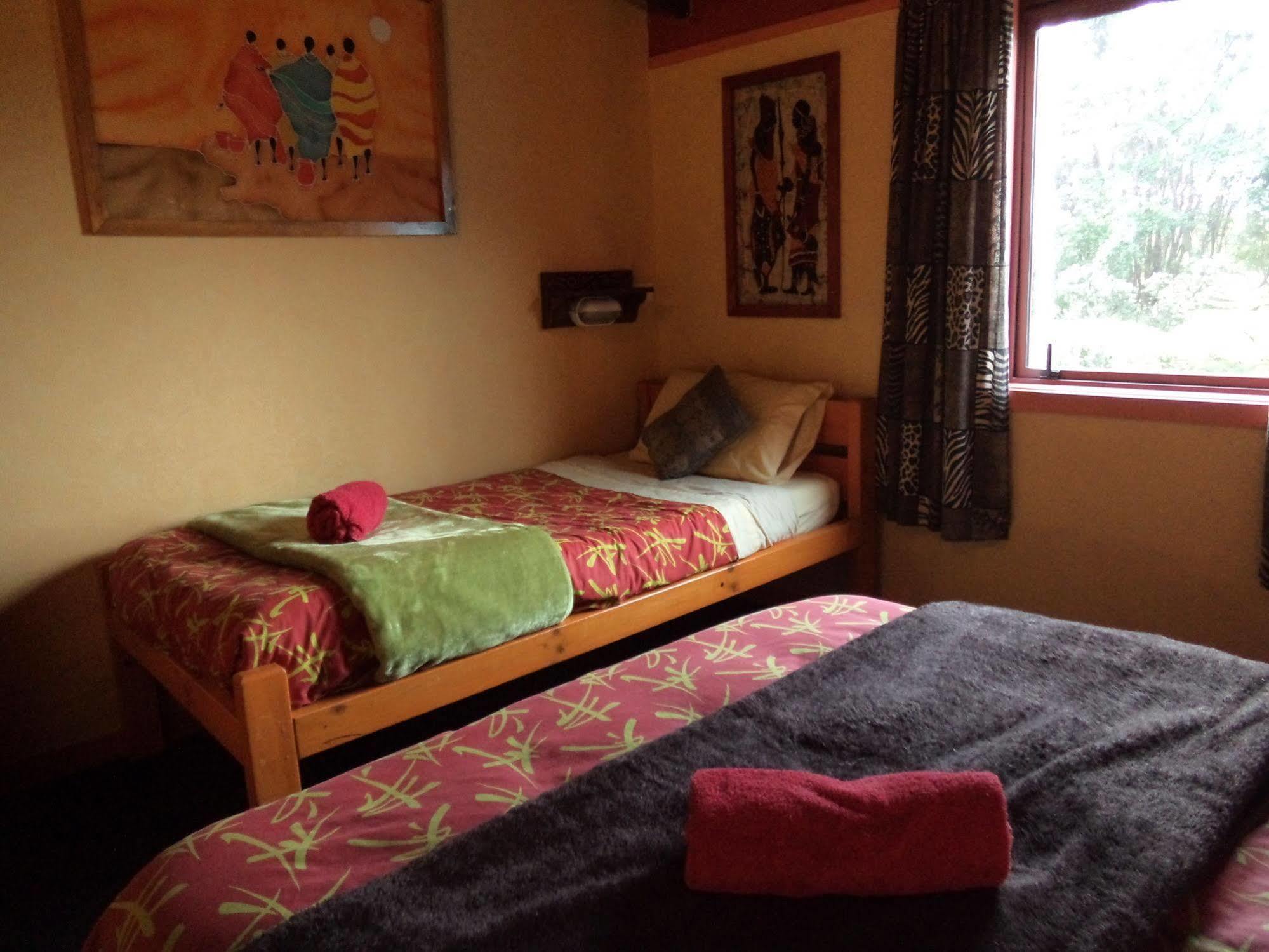 โกลบอล วิลเลจ ทราเวลเลอร์ ลอดจ์ Hostel เกรย์เมาท์ ภายนอก รูปภาพ A room at the lodge