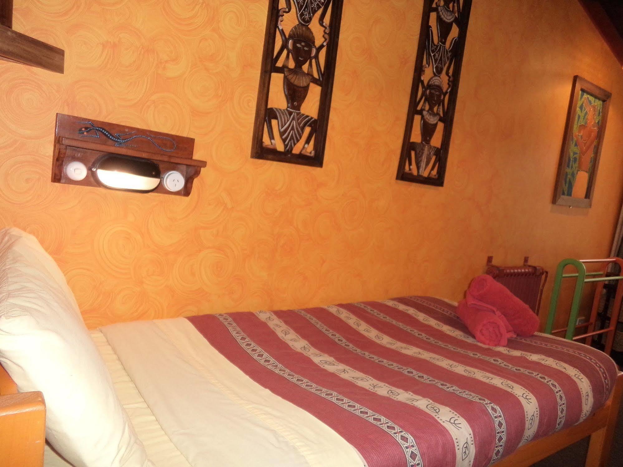 โกลบอล วิลเลจ ทราเวลเลอร์ ลอดจ์ Hostel เกรย์เมาท์ ภายนอก รูปภาพ A room at the hotel