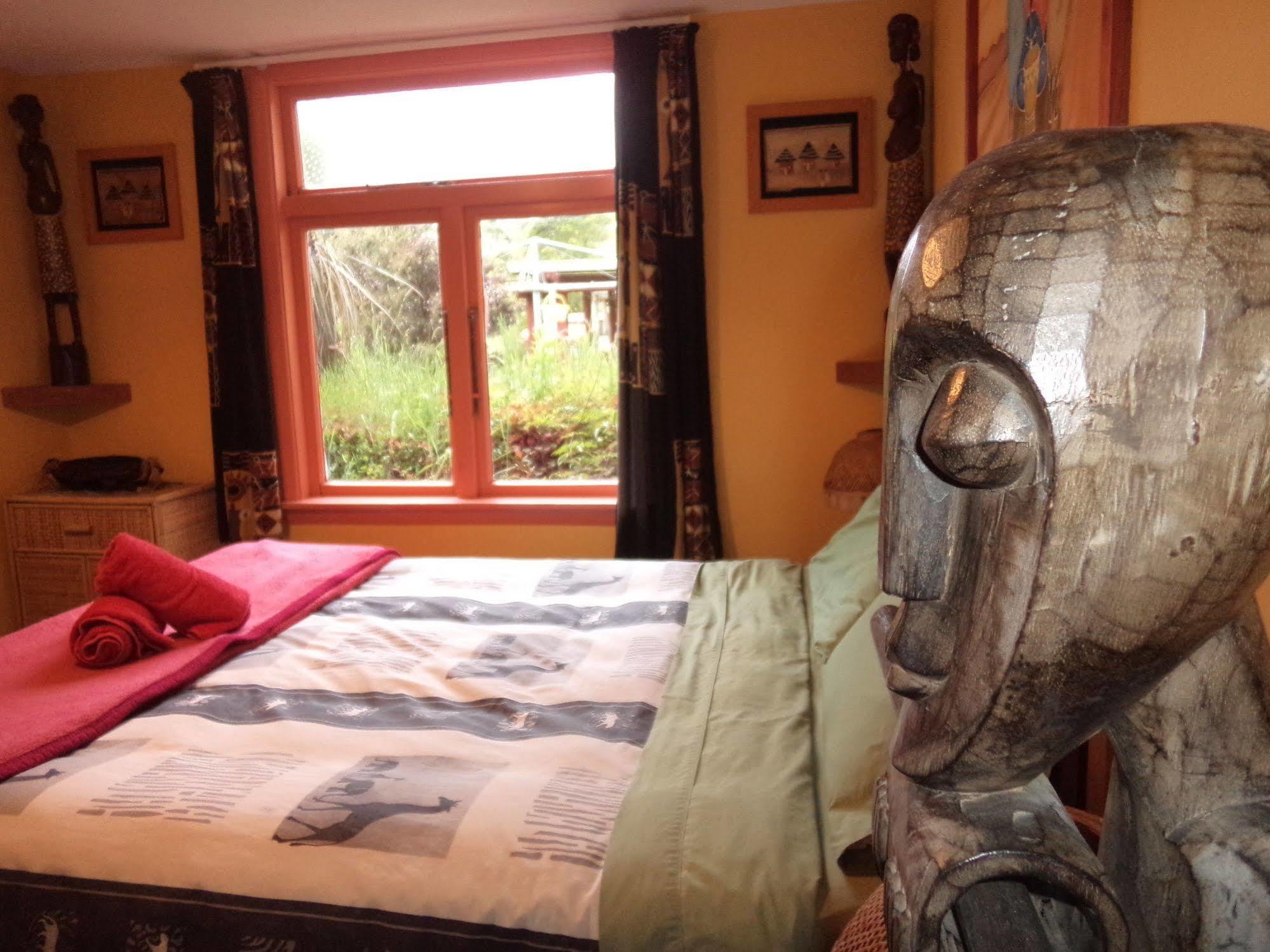 โกลบอล วิลเลจ ทราเวลเลอร์ ลอดจ์ Hostel เกรย์เมาท์ ภายนอก รูปภาพ The bedroom at the Treehouse
