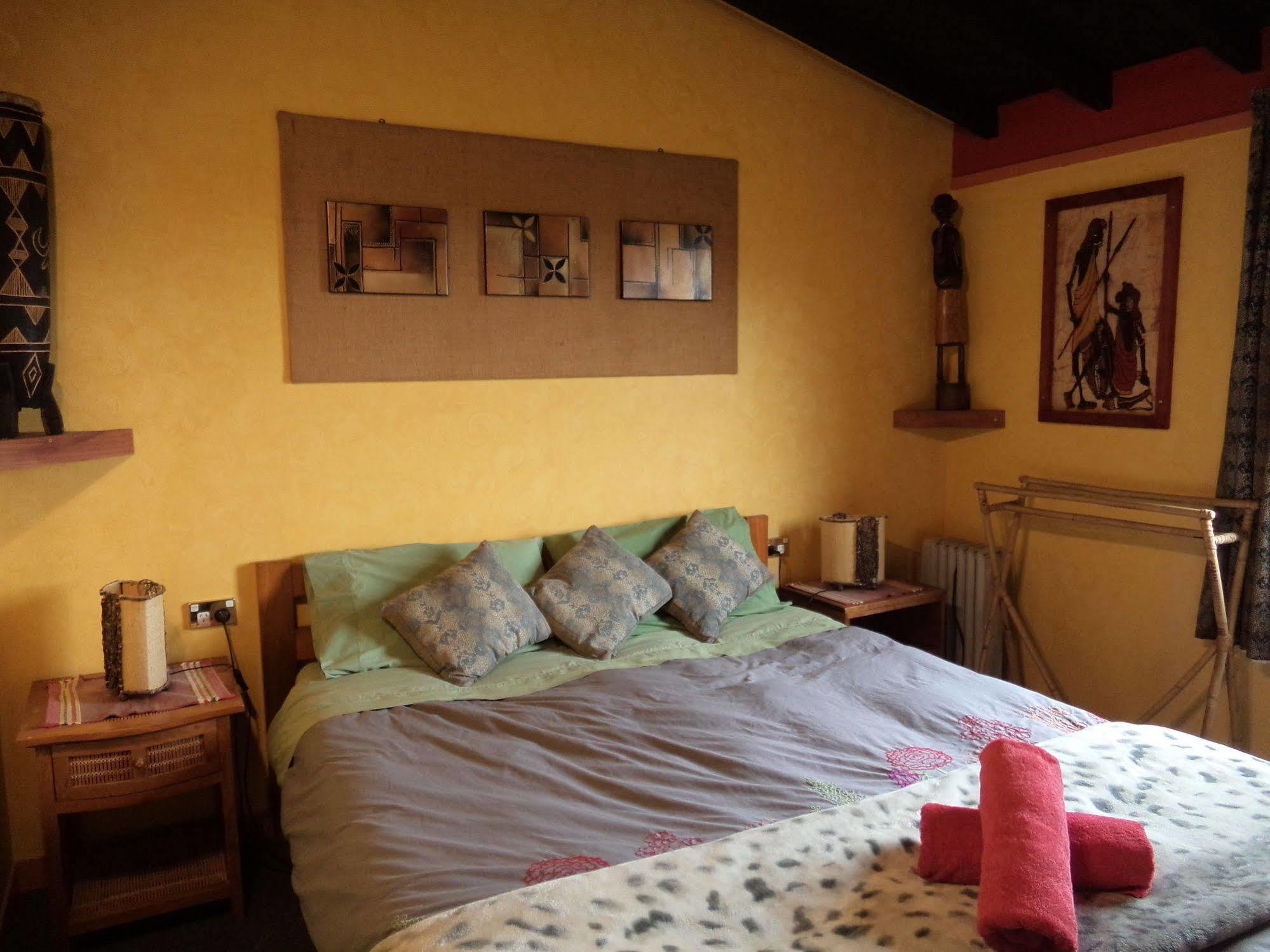 โกลบอล วิลเลจ ทราเวลเลอร์ ลอดจ์ Hostel เกรย์เมาท์ ภายนอก รูปภาพ The bedroom of the Treehouse