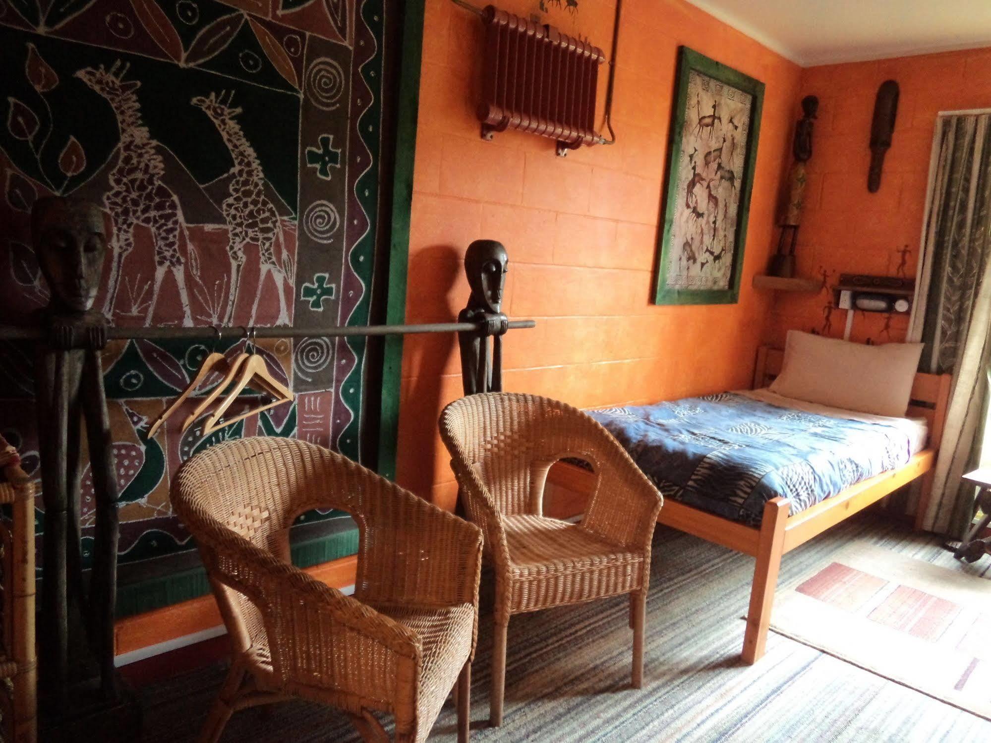 โกลบอล วิลเลจ ทราเวลเลอร์ ลอดจ์ Hostel เกรย์เมาท์ ภายนอก รูปภาพ A room at the African Queen